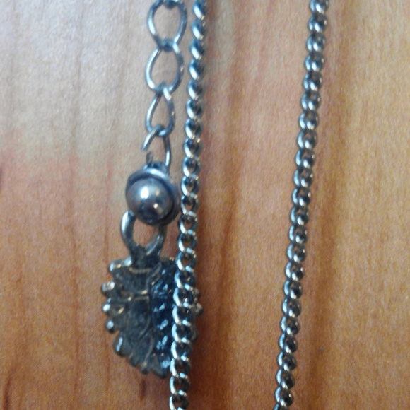 Eiffel Tower Necklace - Picture 2 of 4